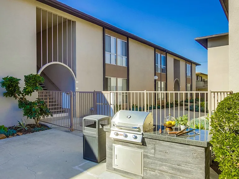 Villa Capri Apartments — Photo 8