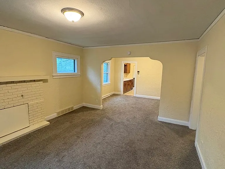 1614 Pauline Ave — Photo 3
