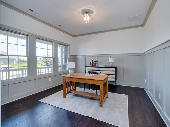 3rd image of 5814 Menza Dr