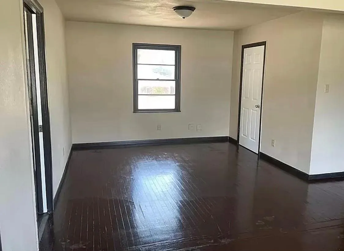 910 Circle Dr — Photo 3