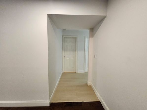 2 bedroom rental in Surrey — photo 12