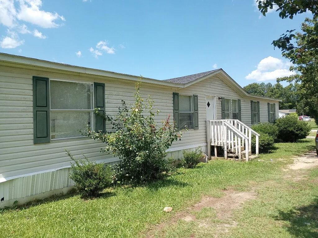 4 bed, 2.0 bath, $800 — Photo 1
