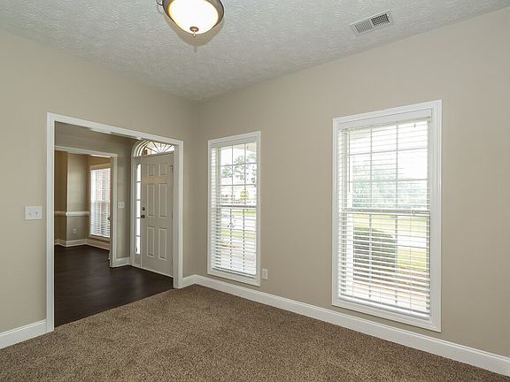 3rd image of 370 Whitney Ln