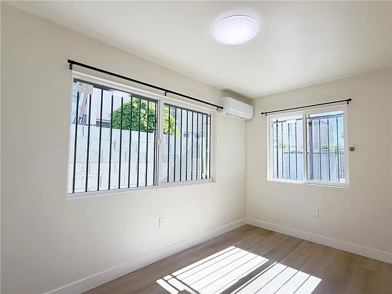 320 E Marshall St #B — Photo 17