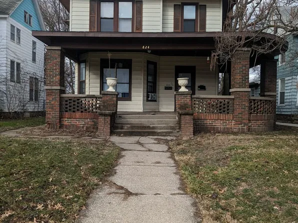 Queen's Palace, 824 19th St #Up, Rock Island, IL 61201