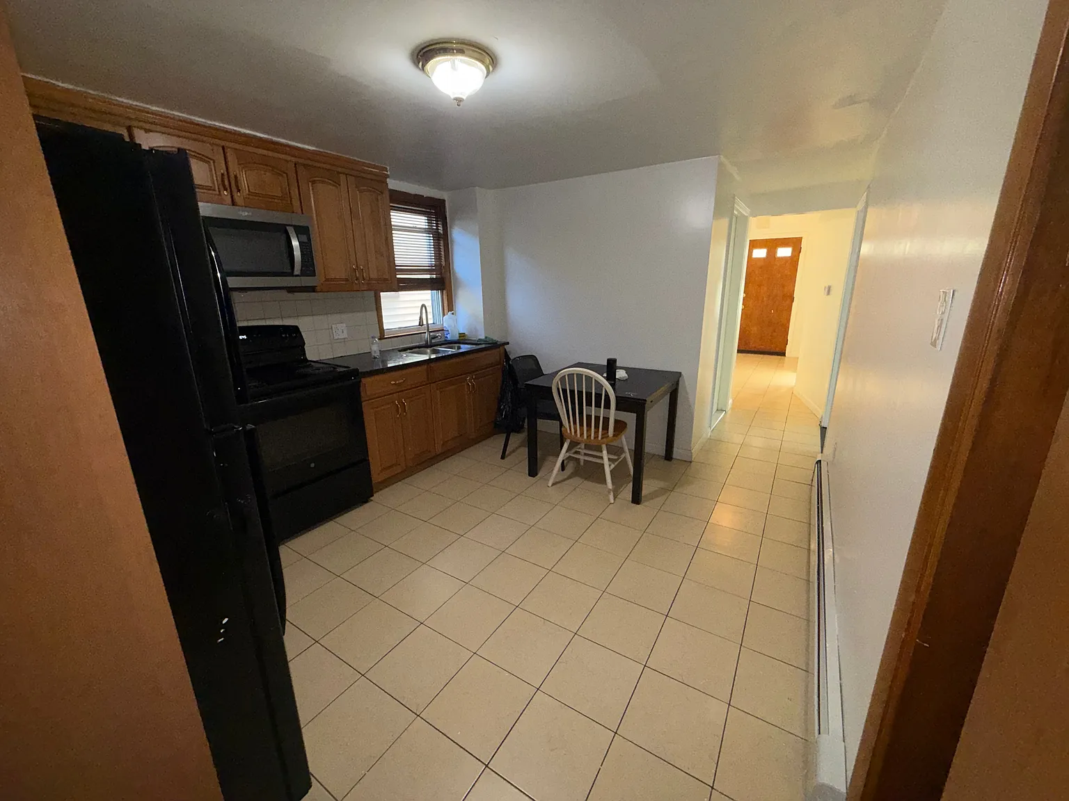 4 bed, 1400 sqft, $3,600 — Photo 3