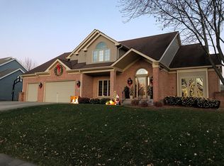 821 58th St, West Des Moines, IA 50266