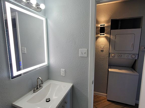 5th image of 425 N Gilmer St #11308233
