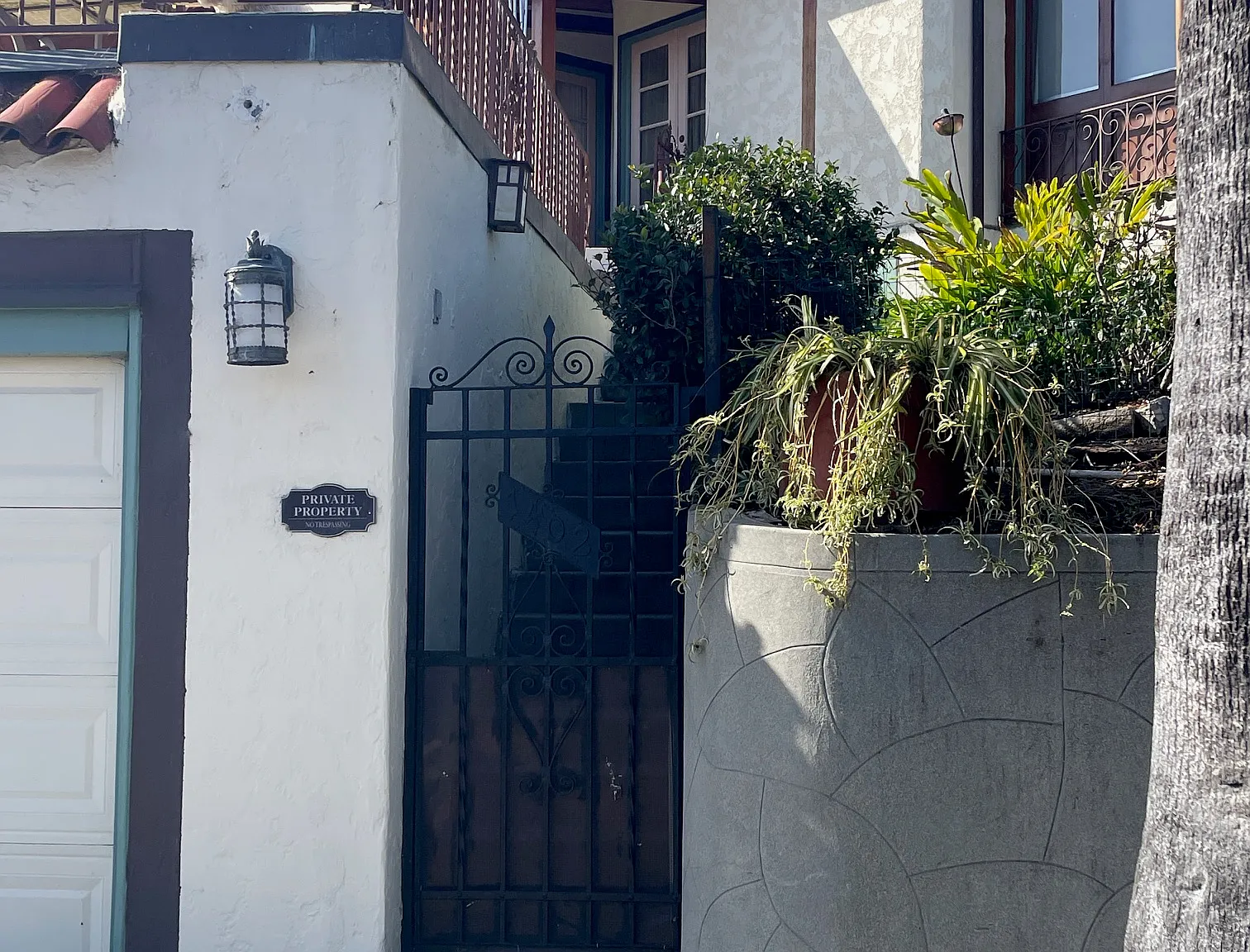 1402 S Weymouth Ave — Photo 3