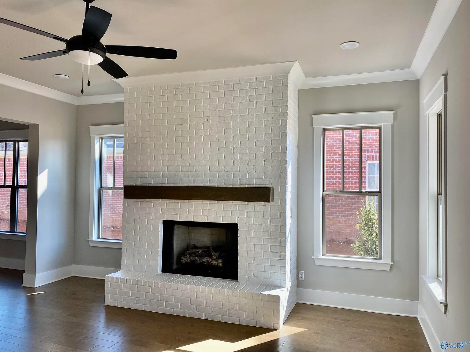 3 bed, 2.0 bath, 1761 sqft, $2,395 — Photo 2