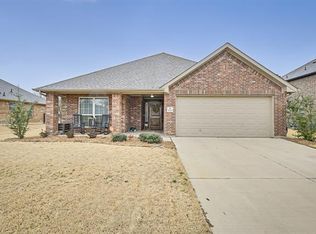 1026 Saint Andrews Dr, Burleson, TX 76028