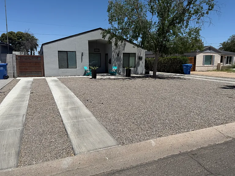 1022 E Indianola Ave — Photo 3