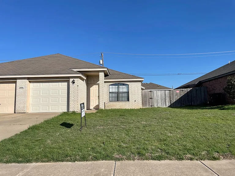 3906 Hitchrock Dr #B — Photo 2