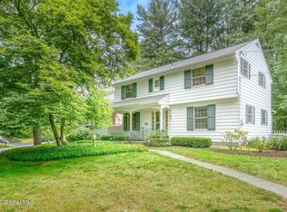 942 Ash Tree Ln, Schenectady, NY 12309