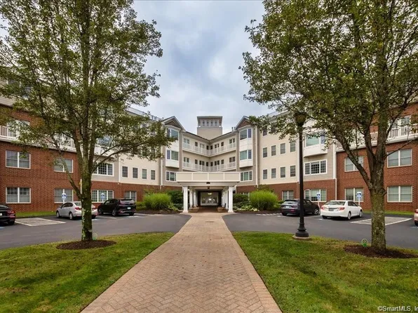 1 King Philip Drive #103, West Hartford, CT 06117