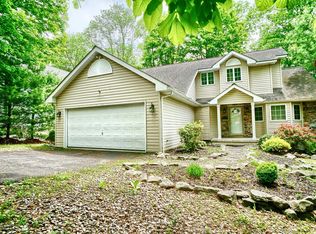 520 Eagle Dr, East Stroudsburg, PA 18302