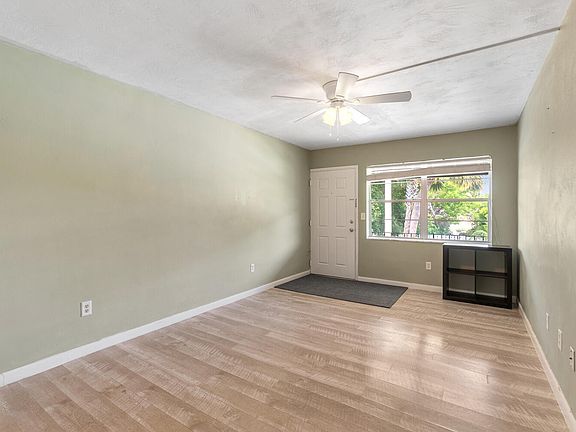 3rd image of 1047 Hartley Ave Unit 203