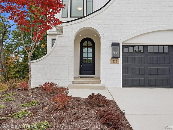 4th image of 223 Summit View Ln