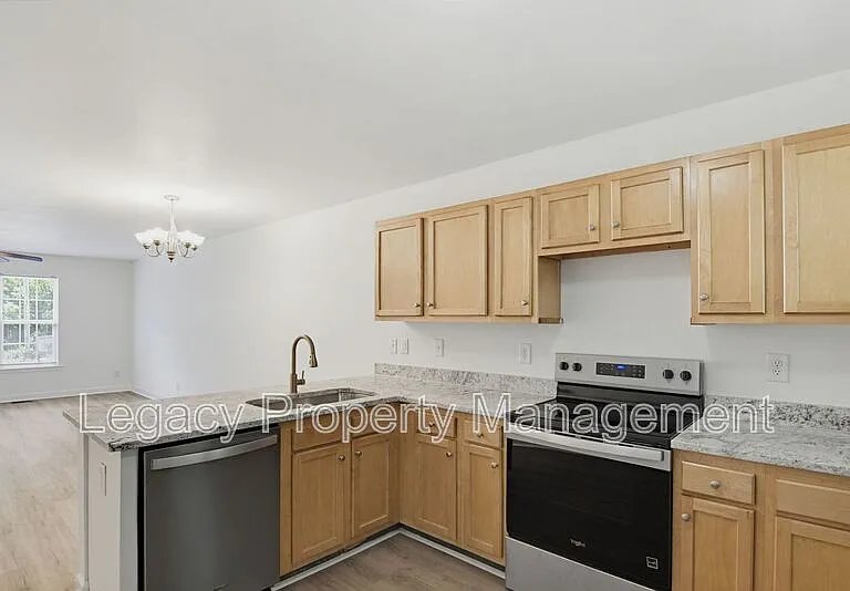 1352 Snow Ct — Photo 8