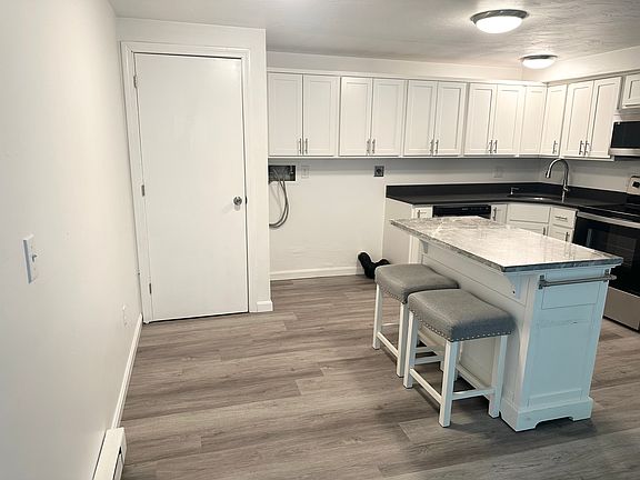 Newer kitchen with washer/dryer hook-ups