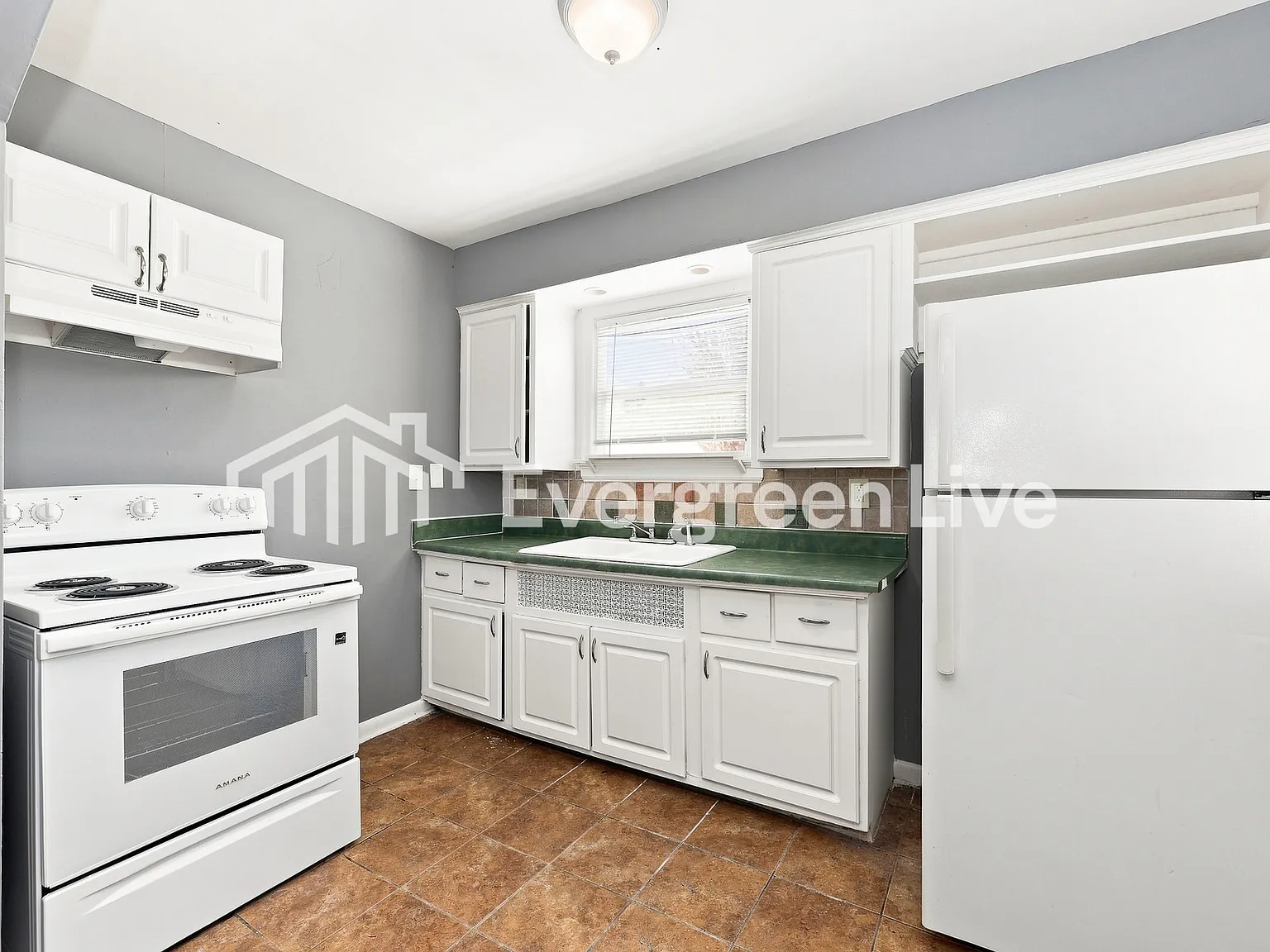4 bed, 1.0 bath, 1032 sqft, $1,645 — Photo 3