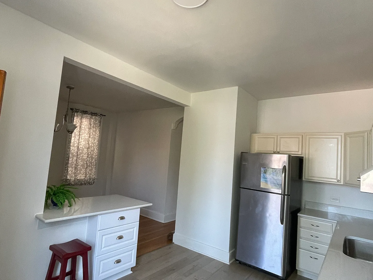 3 bed, 1100 sqft, $2,900 — Photo 3
