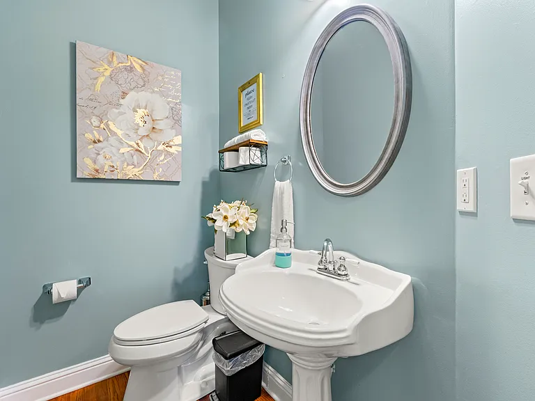 3410 Burdett Ct — Photo 10