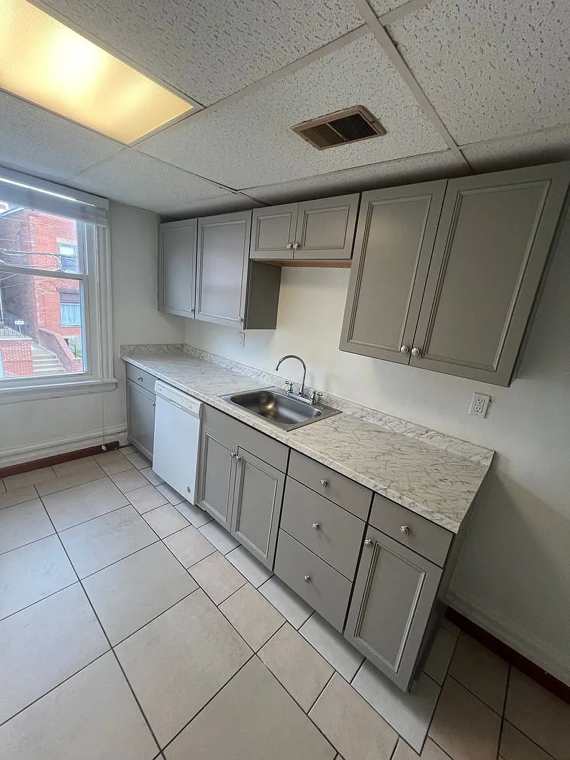 418 Semple St — Photo 2
