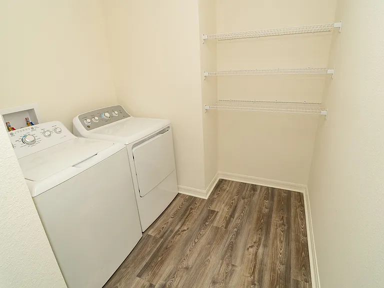 1860 Grand Rdg — Photo 13