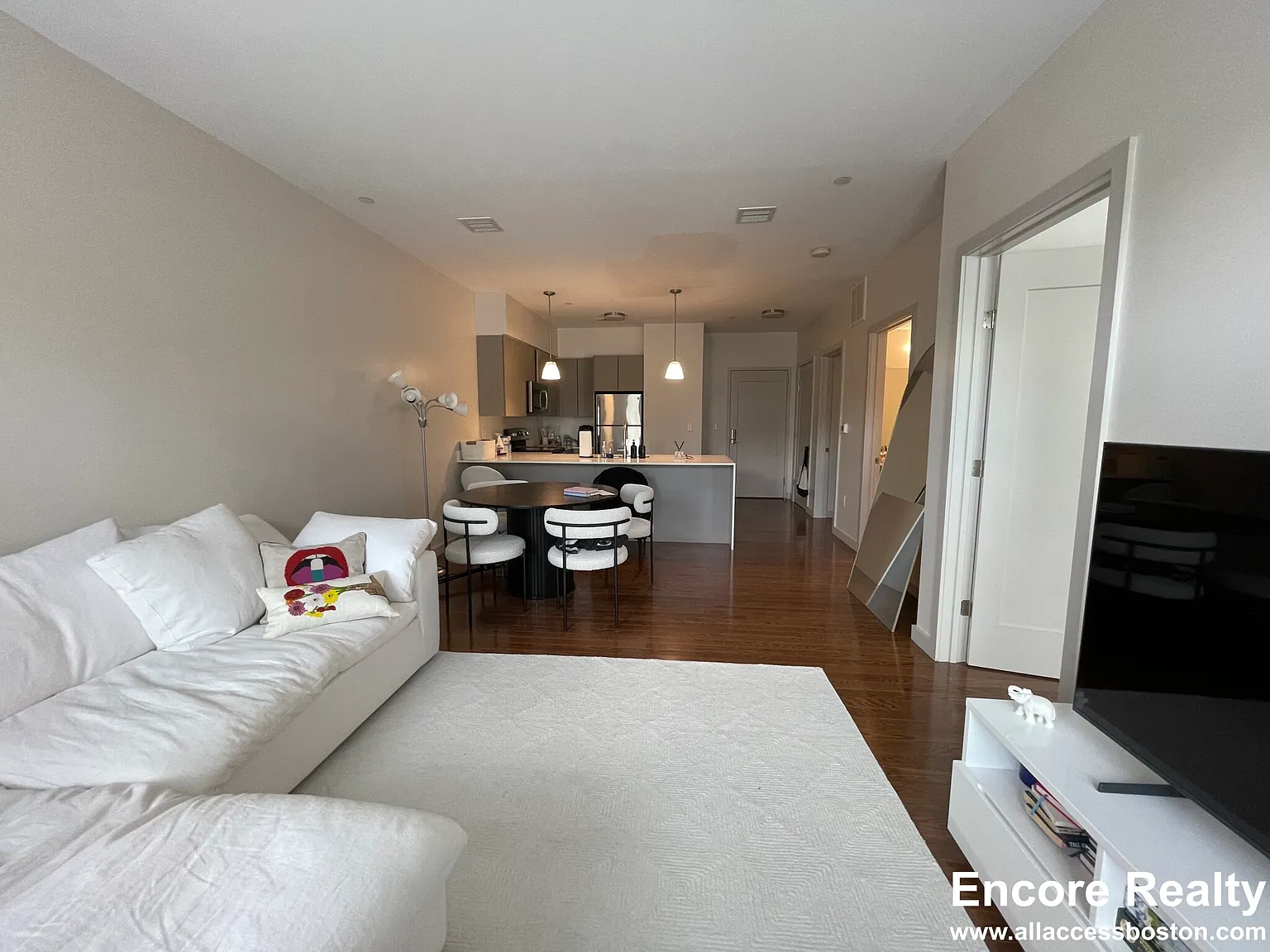 1 bed, 1193 sqft, $4,550 — Photo 3