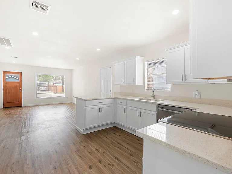 1309 Bragg St — Photo 18