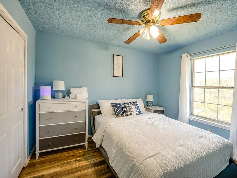 305 Indian Trail Ln — Photo 7