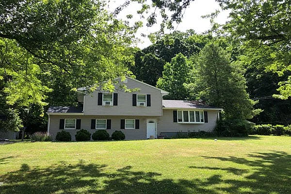 190 Cherry Tree Ln photo 1