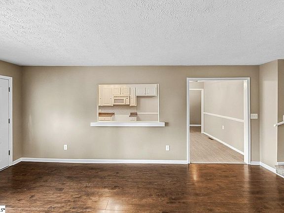 4th image of 124 Nottingham Ln