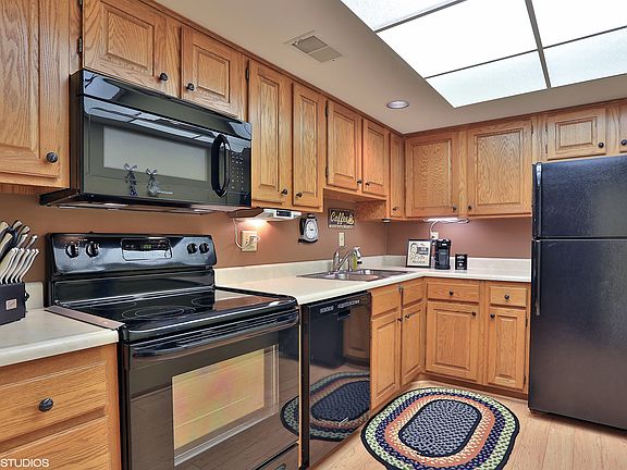 2nd image of 20 Windsor Ln APT 212A