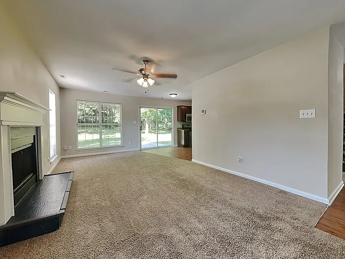 3 bed, 2.5 bath, 1734 sqft, $1,995 — Photo 3