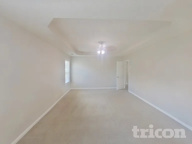 1916 Hillspring Ln — Photo 8