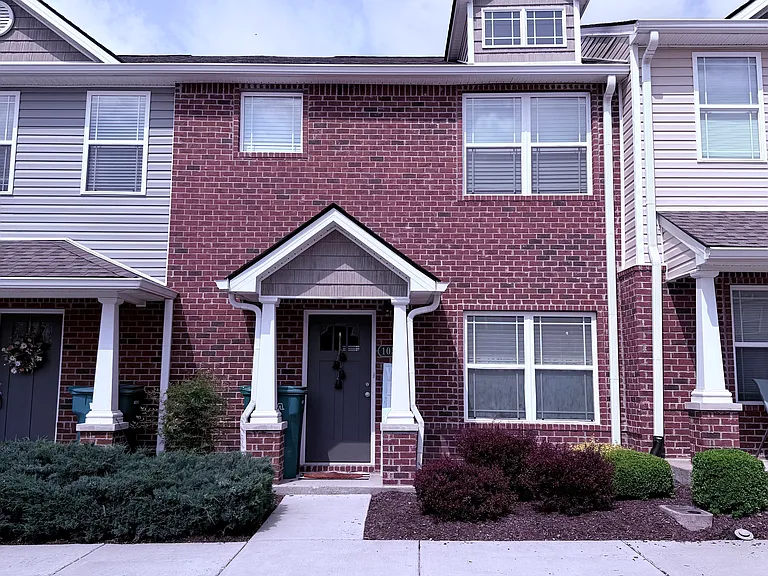 1052 Wells Way — Photo 1