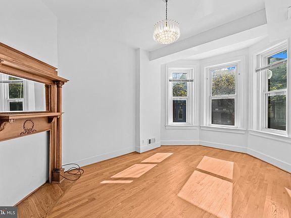 5th image of 1021 Columbia Rd NW