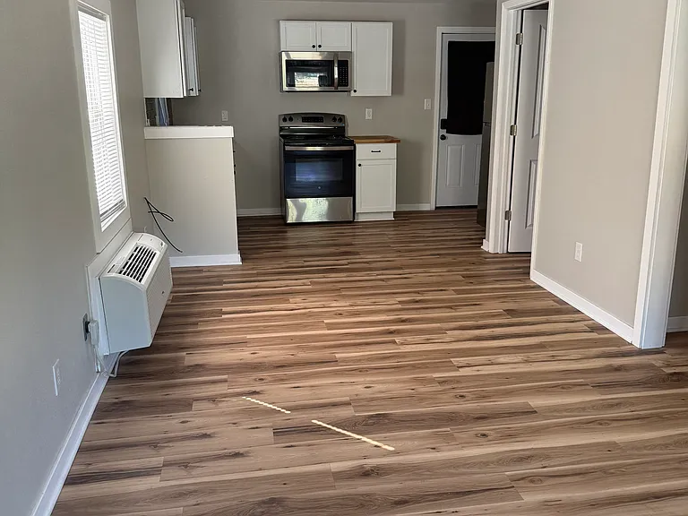 812 Broadway St — Photo 11