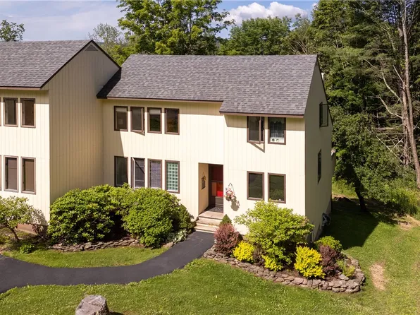 270 Pines Dr #9-8, Roxbury, NY 12474