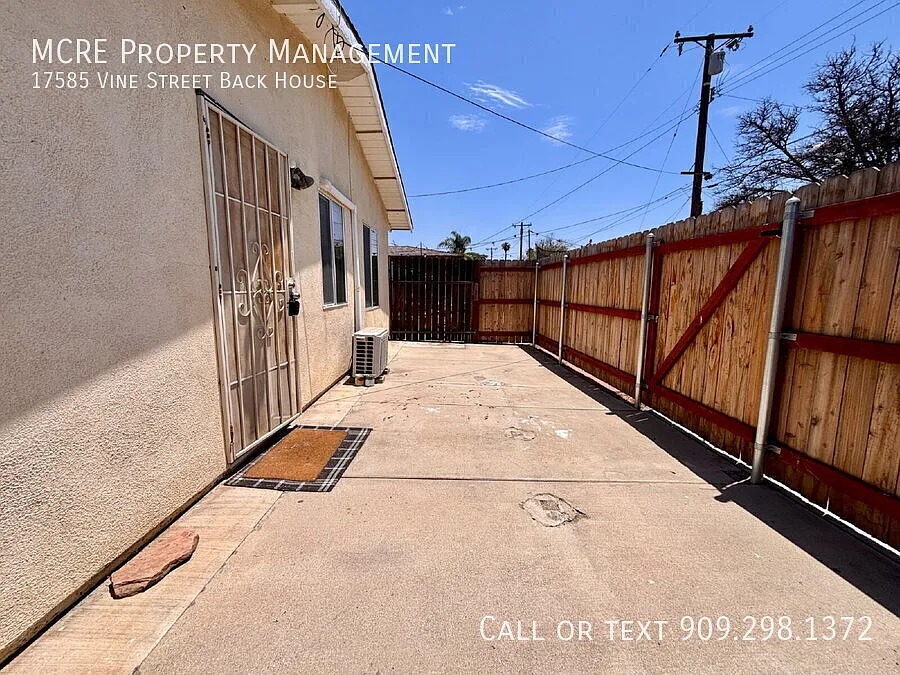 Private 2 Bed Back House with Garage & Patio — Photo 2