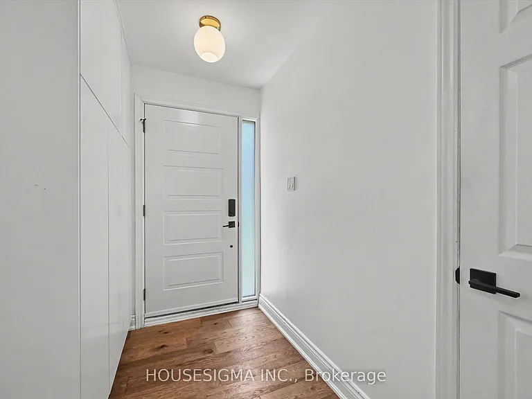 444 Withnell Cres — Photo 5