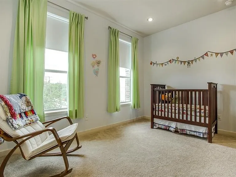 1406 Pecos St — Photo 20