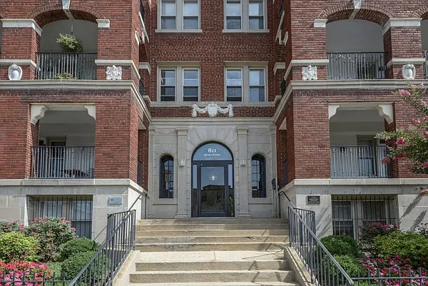 811 Quincy St NW — Photo 2