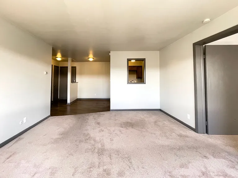 District on Riverside — Photo 10