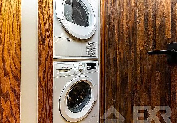 2nd image of 853 Willoughby Ave #3BB