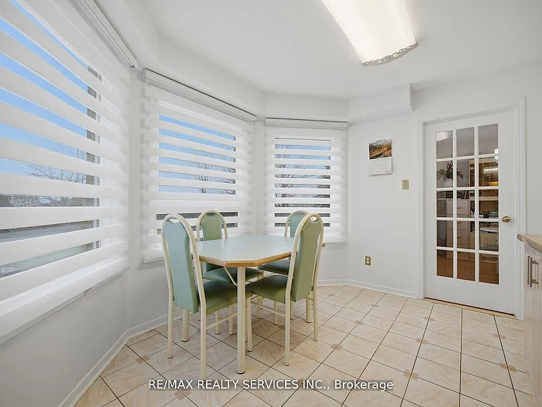 62 Fernbrook Cres — Photo 14