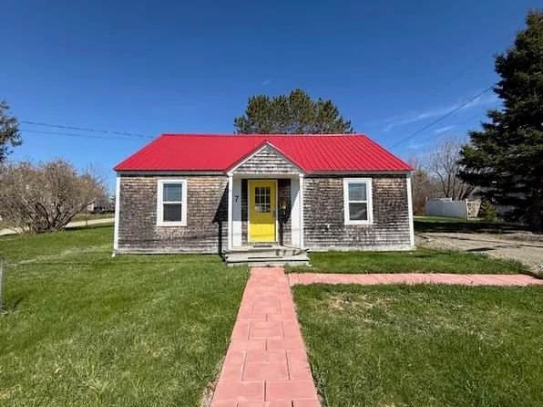 7 Johnson Street, Eastport, ME 04631