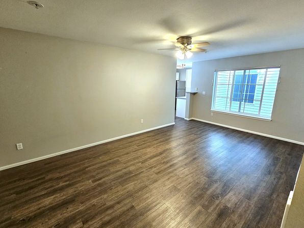 3418 NE 65th St APT 301